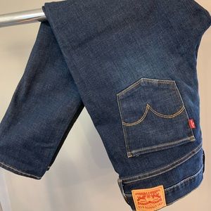 Levi’s ⭐️ LIKE NEW ⭐️ Shaping Skinny Jeans size 31